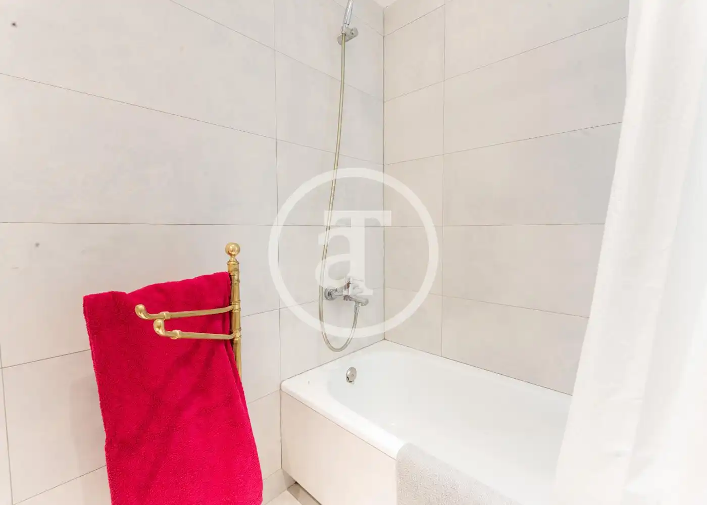 Bathroom of Duplexes for rent in Madrid  with Air Conditioner, Heating and Furnished