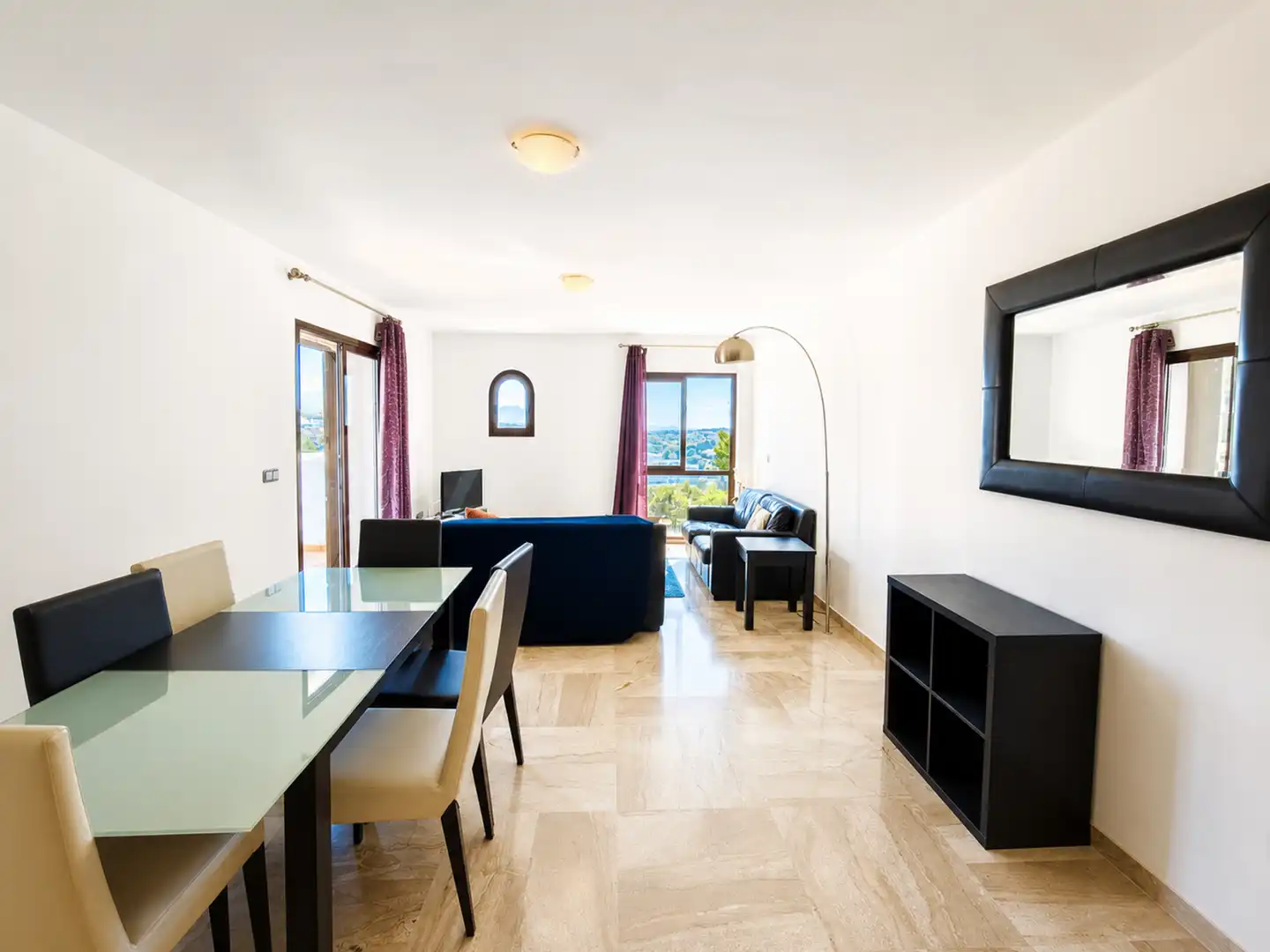 Sala d'estar de Apartament en venda en Casares amb Aire condicionat, Terrassa i Piscina
