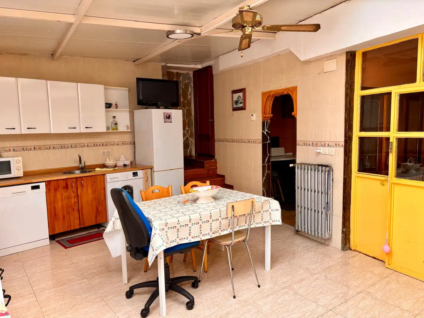 Cuina de Casa o xalet en venda en Santa Elena de Jamuz amb Calefacció, Moblat i Forn