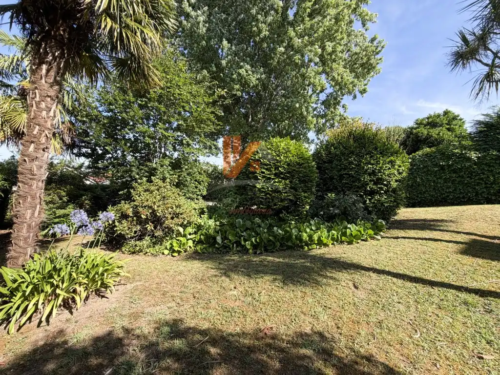 Casa adosada en venta en Brión con Jardín privado, Trastero y Horno