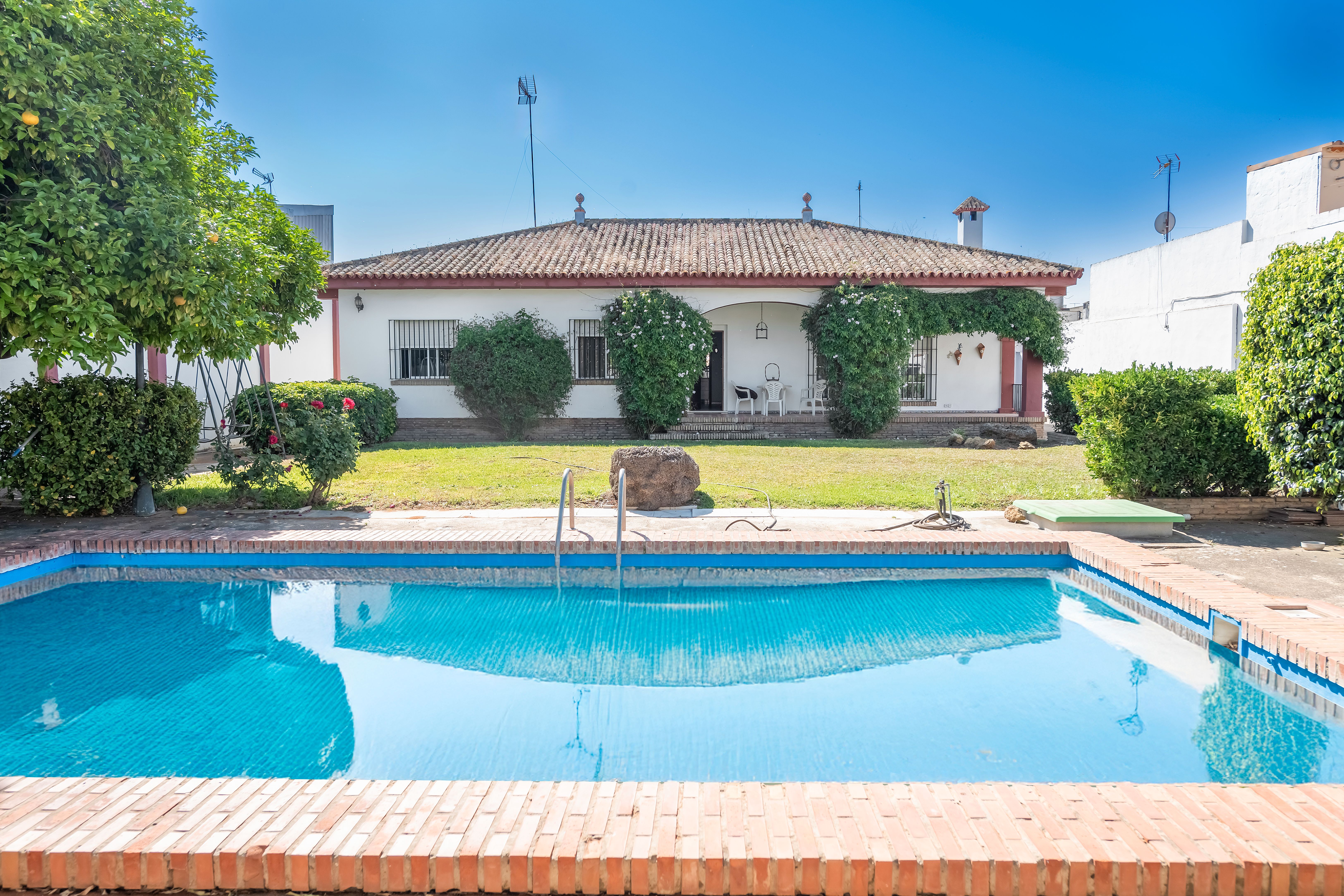 Jardí de Casa o xalet en venda en Dos Hermanas amb Calefacció, Jardí privat i Terrassa