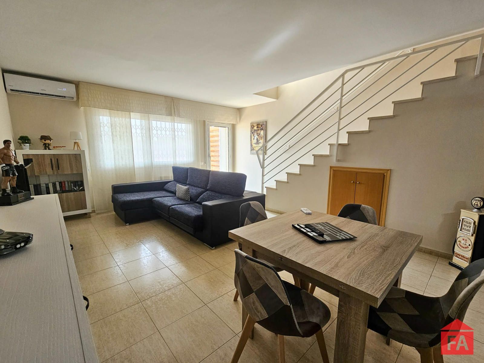 Sala de estar de Casa adosada en venta en Banyeres del Penedès con Aire acondicionado, Calefacción y Terraza