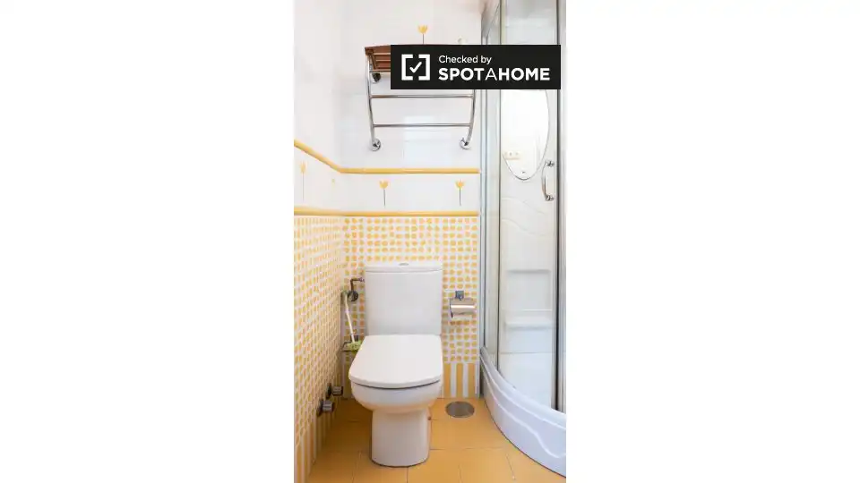 Baño de Piso de alquiler en Alcalá de Henares con Aire acondicionado, Calefacción y Amueblado