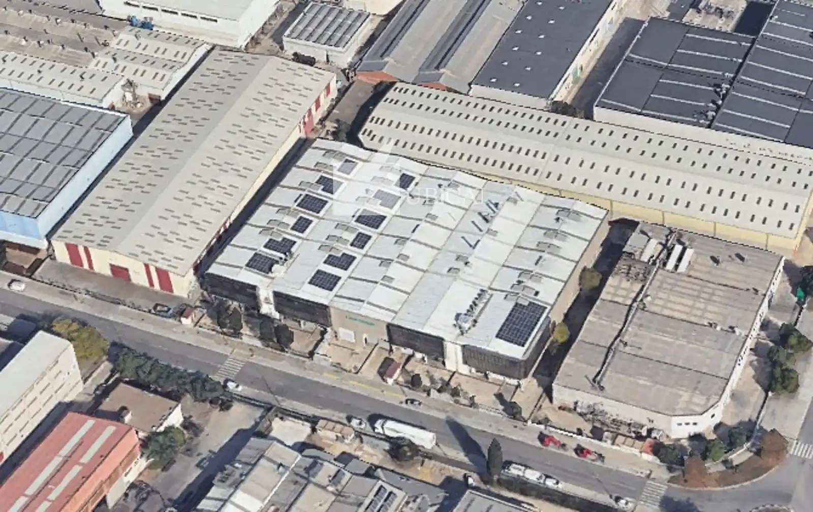 Vista exterior de Nave industrial de alquiler en Gavà