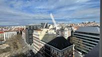 Vista exterior de Pis en venda en  Madrid Capital amb Calefacció i Parquet