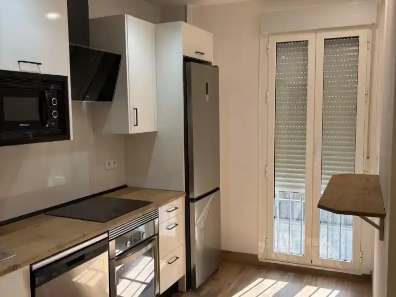Cuina de Apartament de lloguer en Sevilla amb Aire condicionat, Parquet i Traster