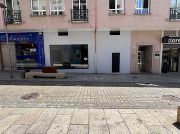 Local comercial de lloguer a Rúa Médico Amenedo Casabella