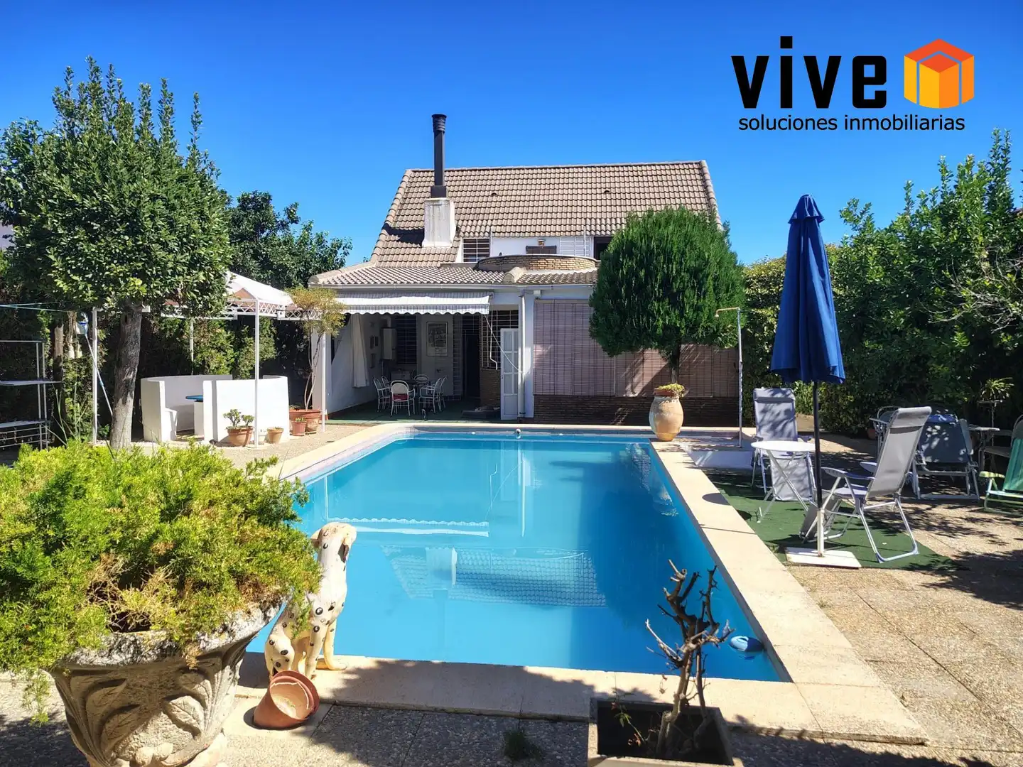 Detached house with pool for sale in Bollullos de la Mitación