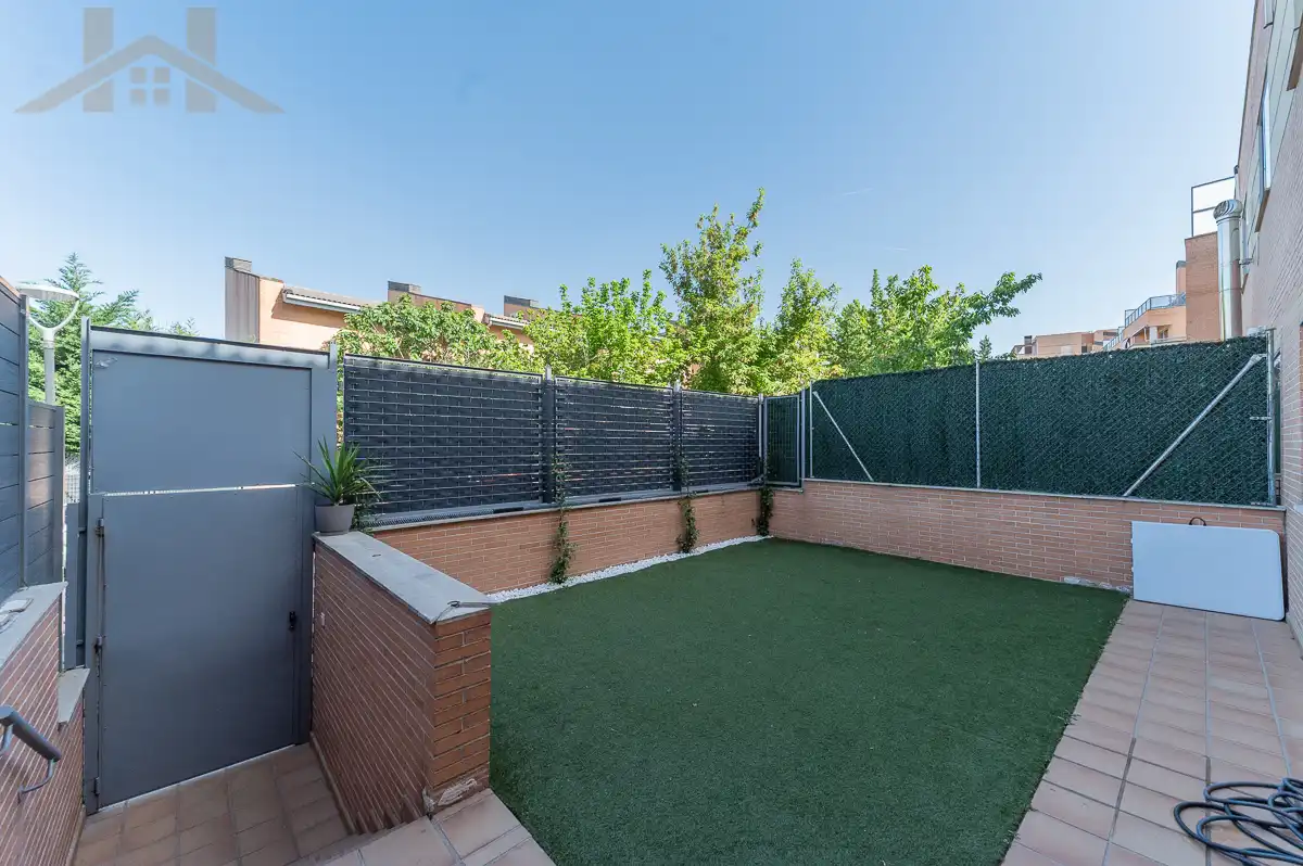 Terrassa de Casa adosada en venda en Arroyomolinos (Madrid) amb Aire condicionat, Jardí privat i Terrassa