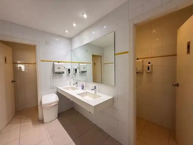 Baño de Local en venta en Sabadell