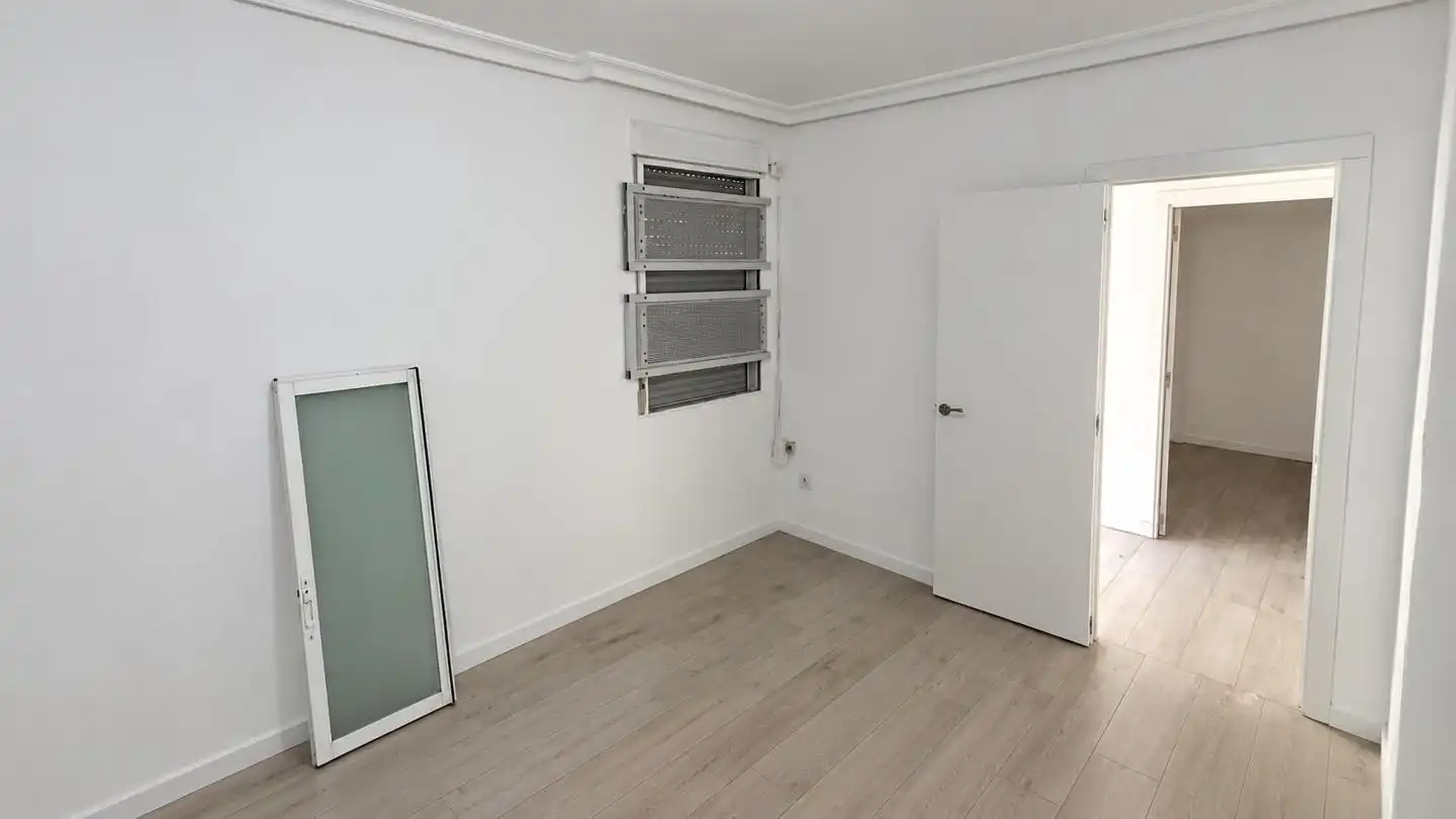 Habitación de Planta baja en venta en Madrid