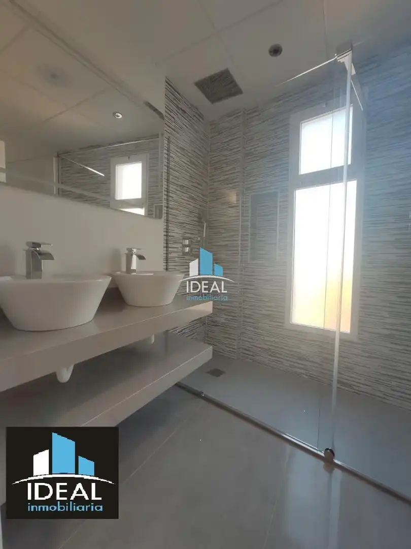 Baño de Casa adosada en venta en Villanueva de la Serena con Aire acondicionado, Calefacción y Terraza