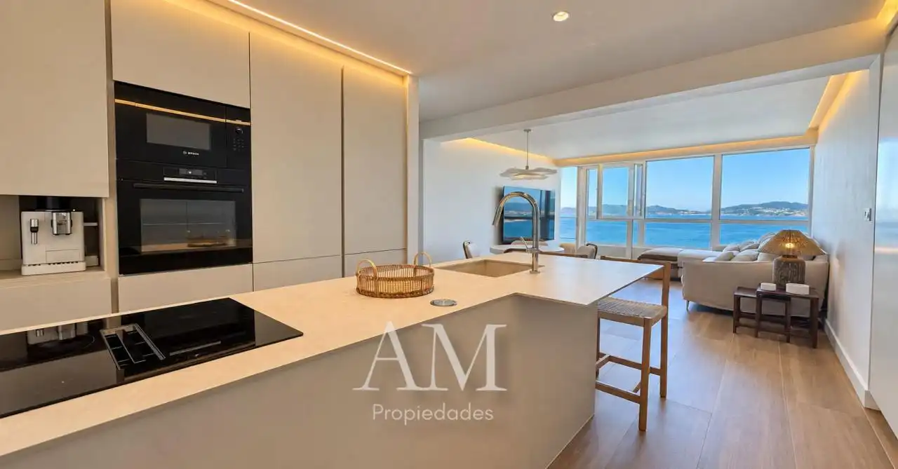 Cocina de Piso en venta en Vigo  con Calefacción, Terraza y Trastero