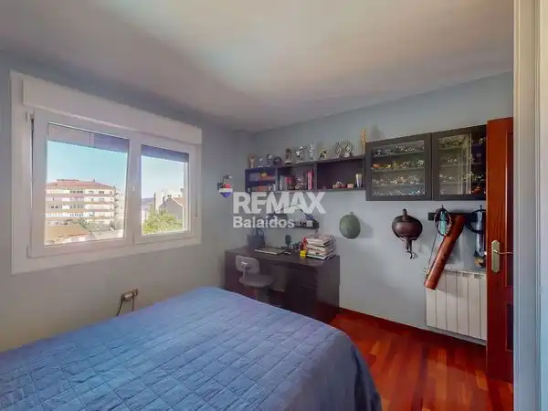 Habitación de Casa adosada en venta en Vigo  con Calefacción, Jardín privado y Terraza