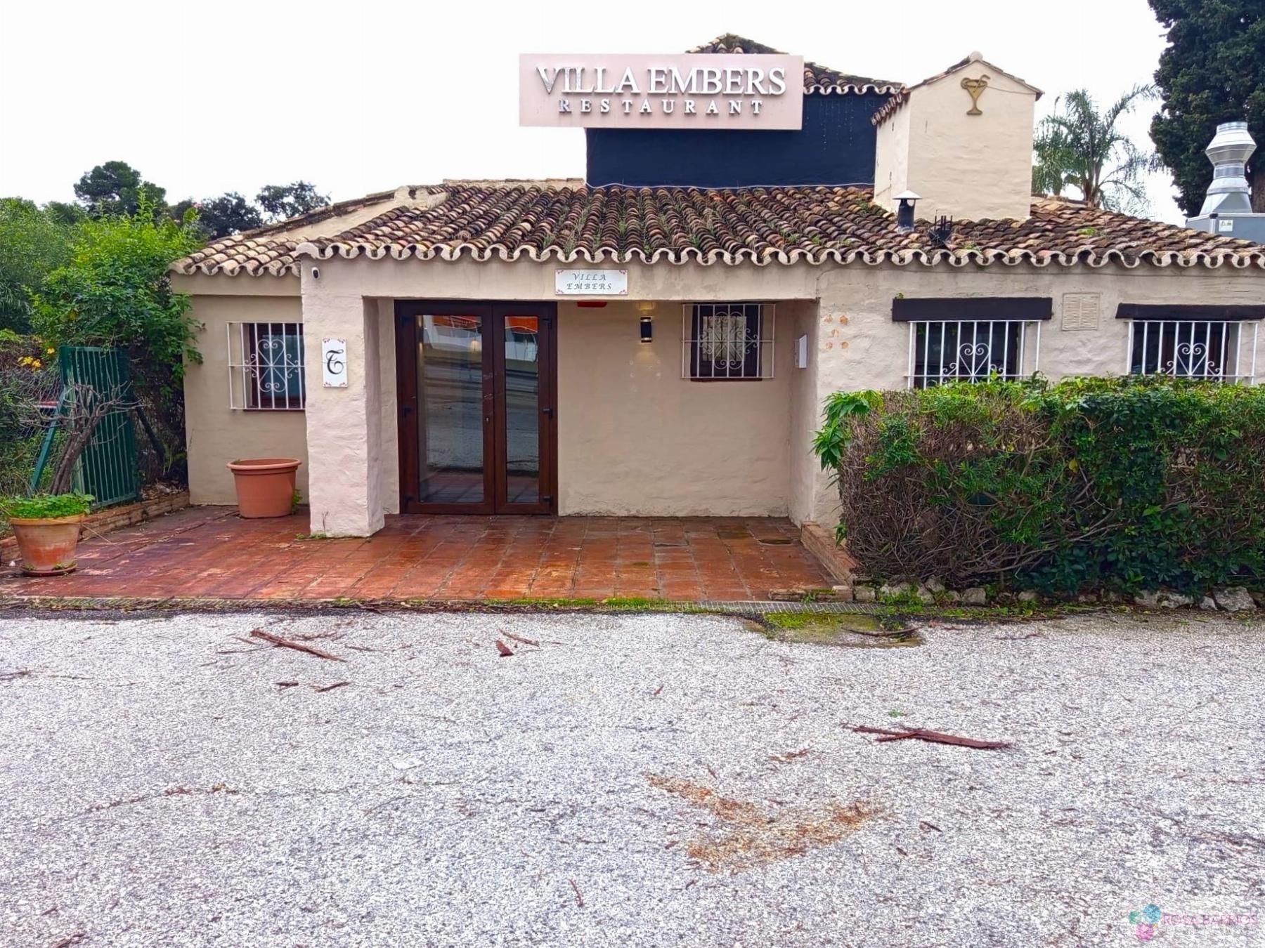 Premises for sale in Estepona  with Air Conditioner and Furnished