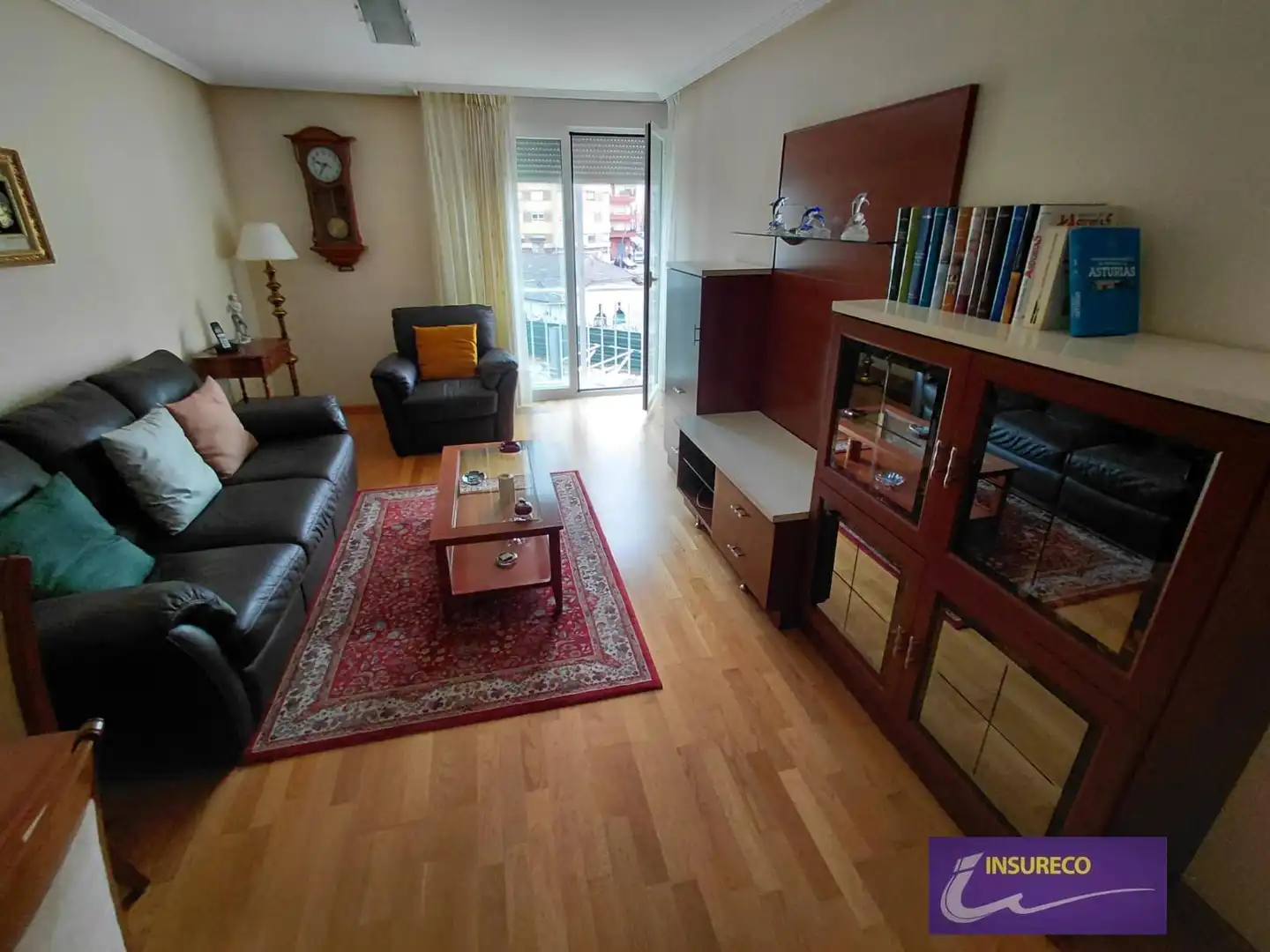 Vista exterior de Piso en venta en León Capital  con Calefacción, Parquet y Terraza