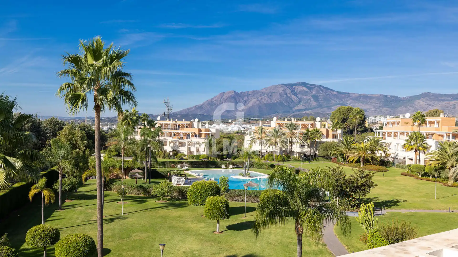 Jardín de Dúplex en venta en Estepona con Calefacción, Jardín privado y Piscina