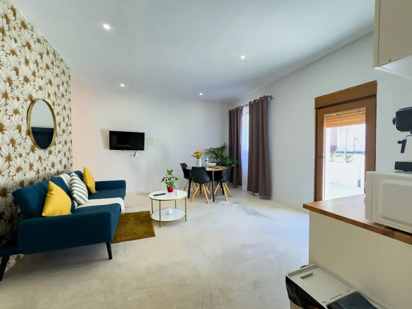 Sala d'estar de Casa o xalet en venda en Los Silos amb Aire condicionat, Terrassa i Moblat