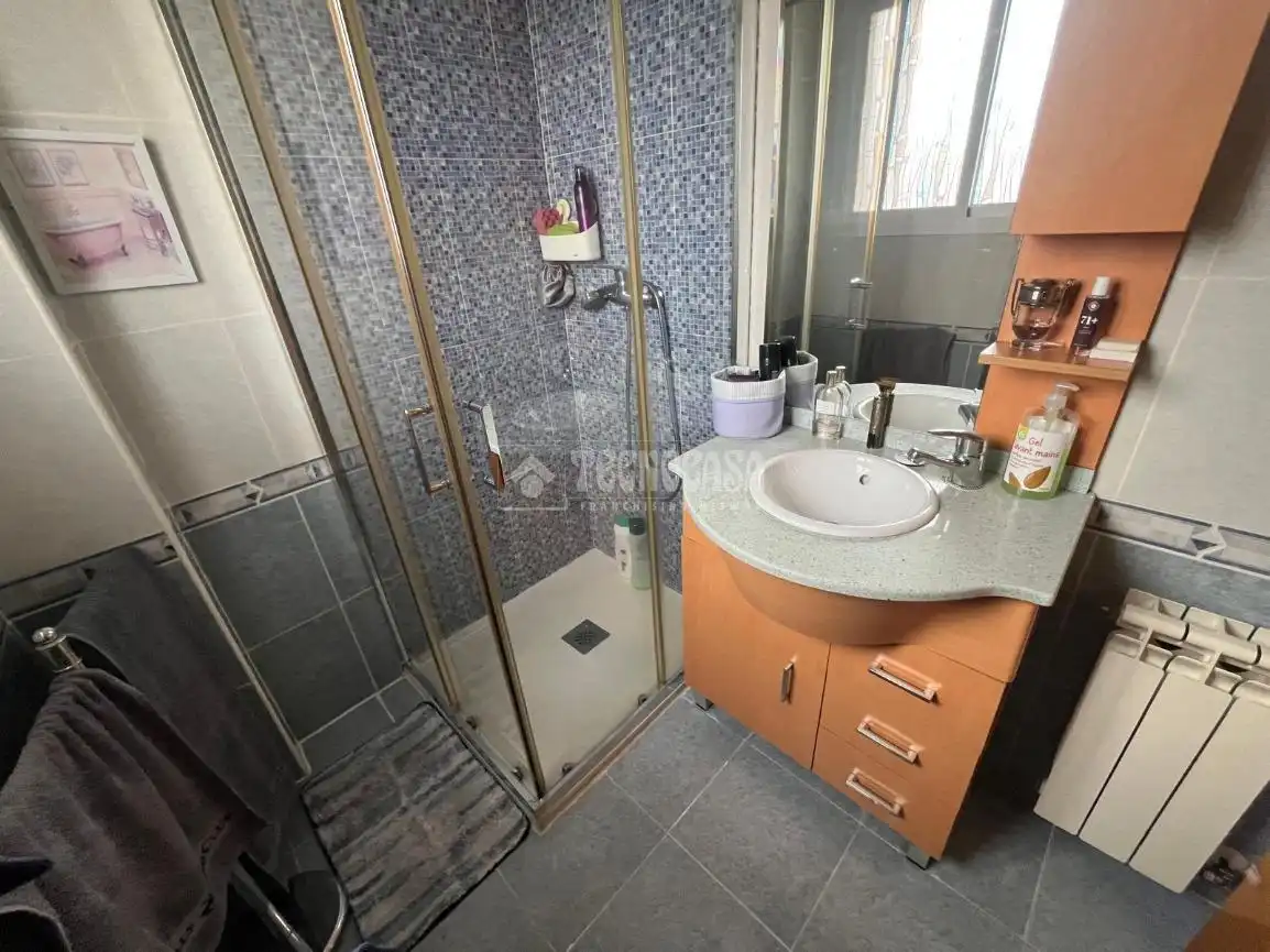 Baño de Piso en venta en Humanes de Madrid con Calefacción, Trastero y Balcón