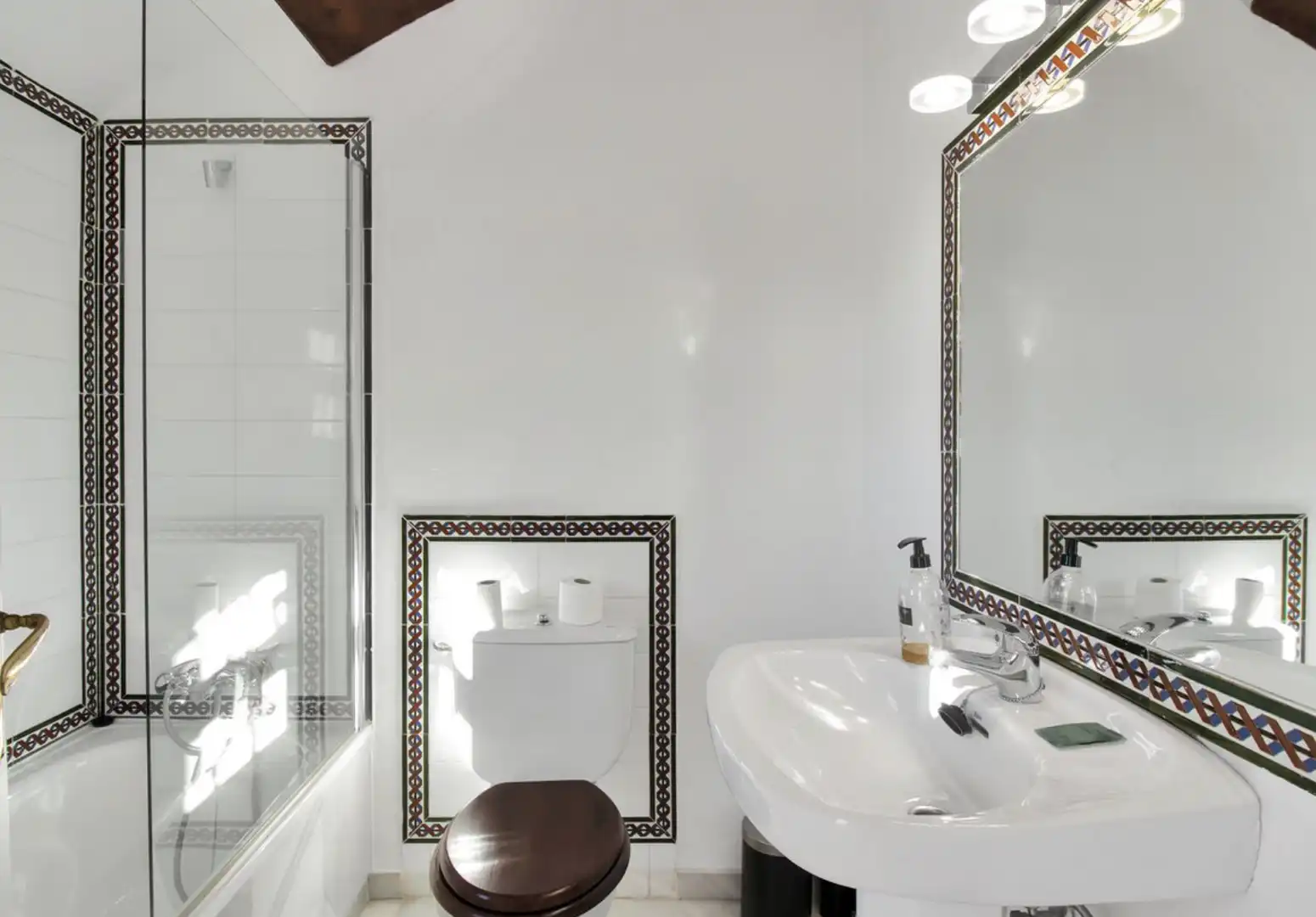 Baño de Casa adosada en venta en Marbella con Aire acondicionado, Jardín privado y Terraza