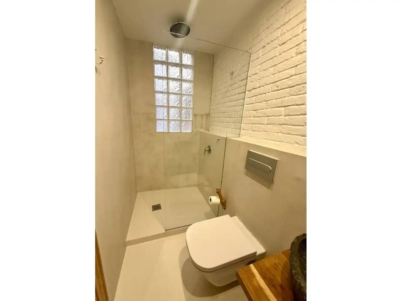 Baño de Piso de alquiler en Barcelona con Aire acondicionado, Amueblado y Balcón