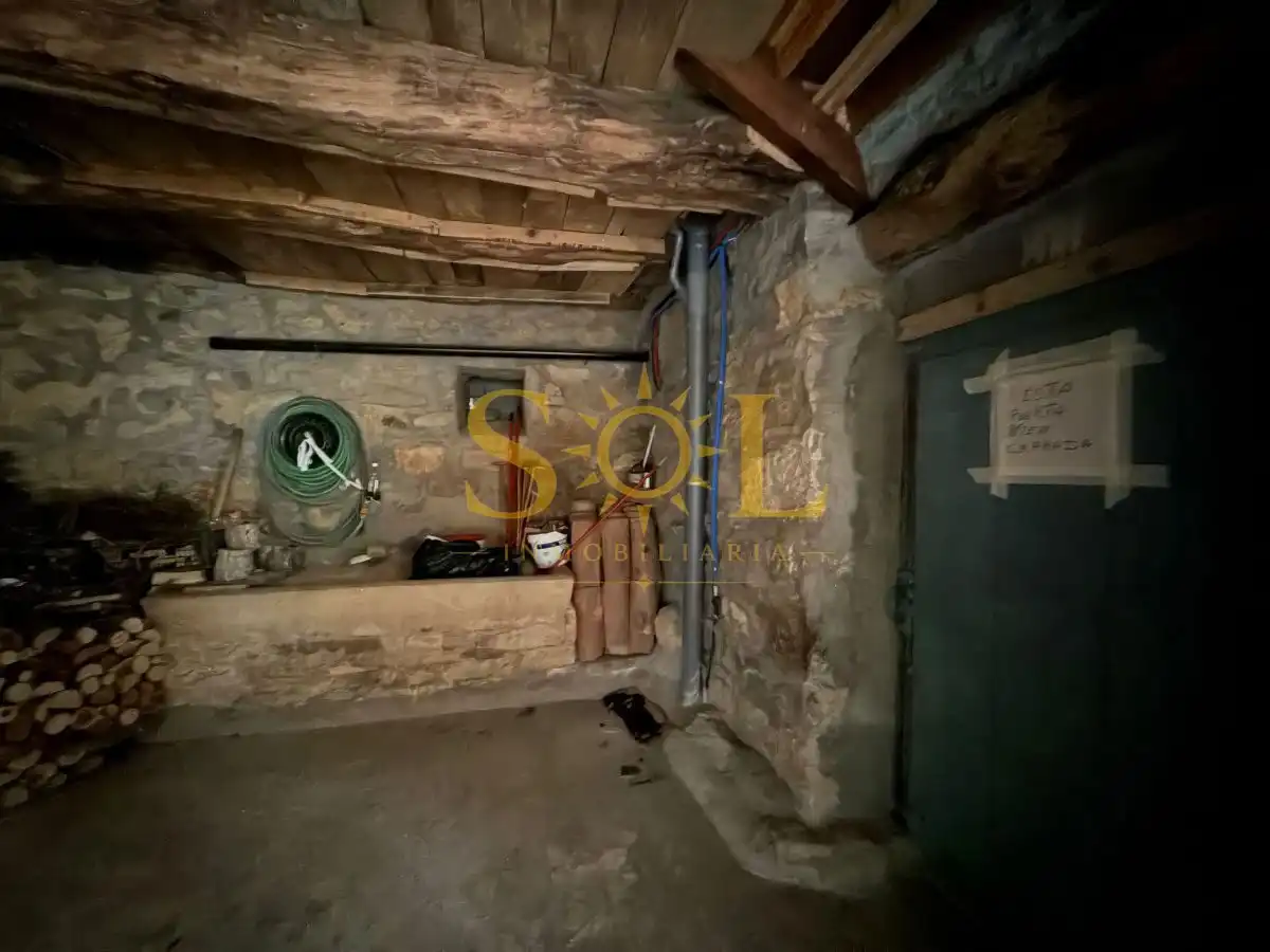 Casa o xalet en venda en Los Barrios de Luna  amb Calefacció i Moblat