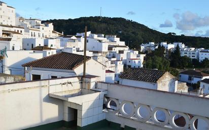 Vista exterior de Casa o xalet en venda en Alcalá de los Gazules amb Terrassa i Traster