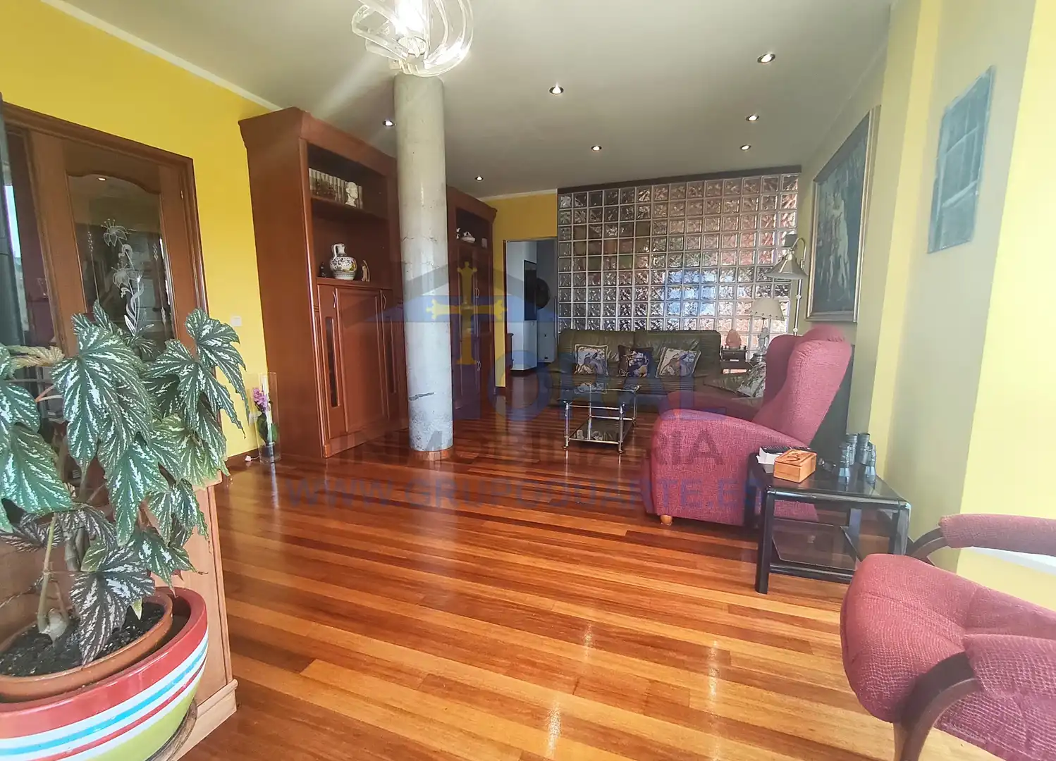 Sala d'estar de Casa o xalet en venda en Siero amb Calefacció, Jardí privat i Parquet