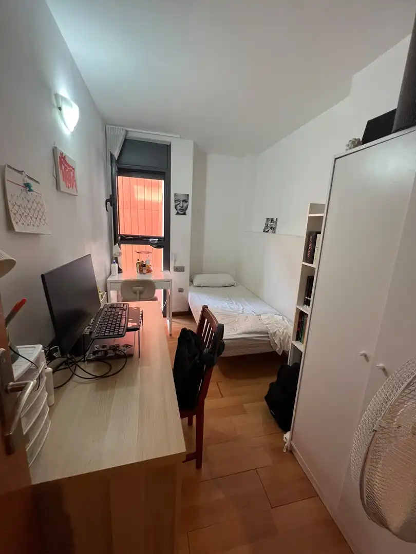 Habitación de Dúplex en venta en L'Hospitalet de Llobregat con Terraza
