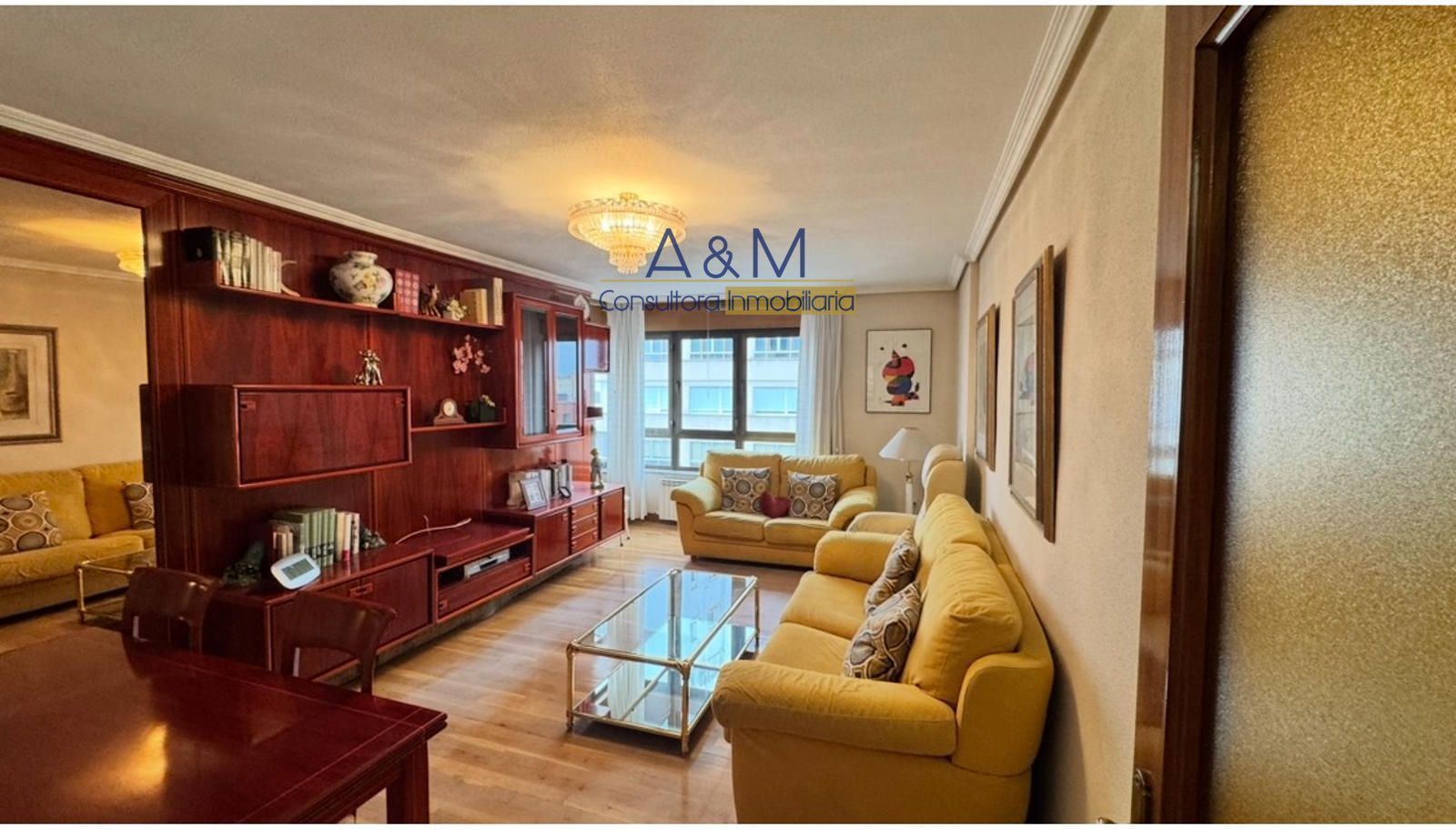 Sala d'estar de Pis en venda en Valladolid Capital amb Calefacció, Parquet i Terrassa