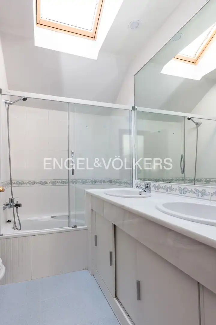 Bathroom of Houses for rent in Madrid  with Air Conditioner, Heating and Private garden