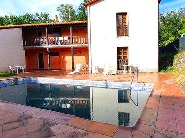 Residencial con piscina en venta en Barrio Rial