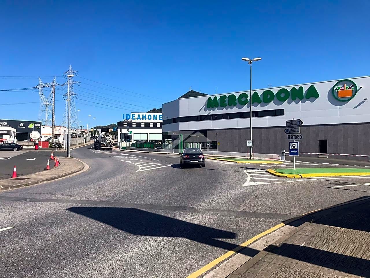 Vista exterior de Nau industrial de lloguer en Santurtzi 