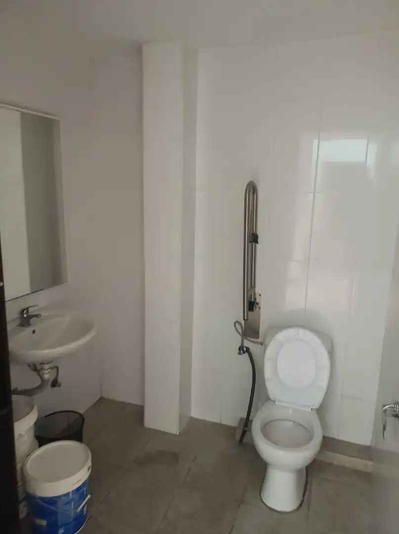 Badezimmer von Geschaftsraum zur Miete in Santa Coloma de Gramenet mit Parkett und Alarm