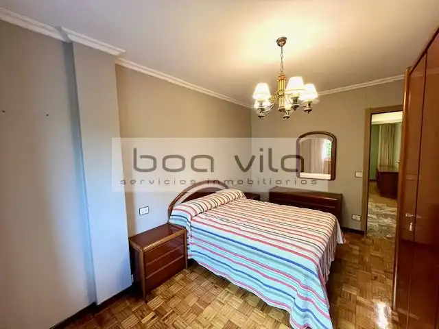Schlafzimmer von Wohnung zum Verkauf in Pontevedra Capital  mit Heizung, Parkett und Abstellraum