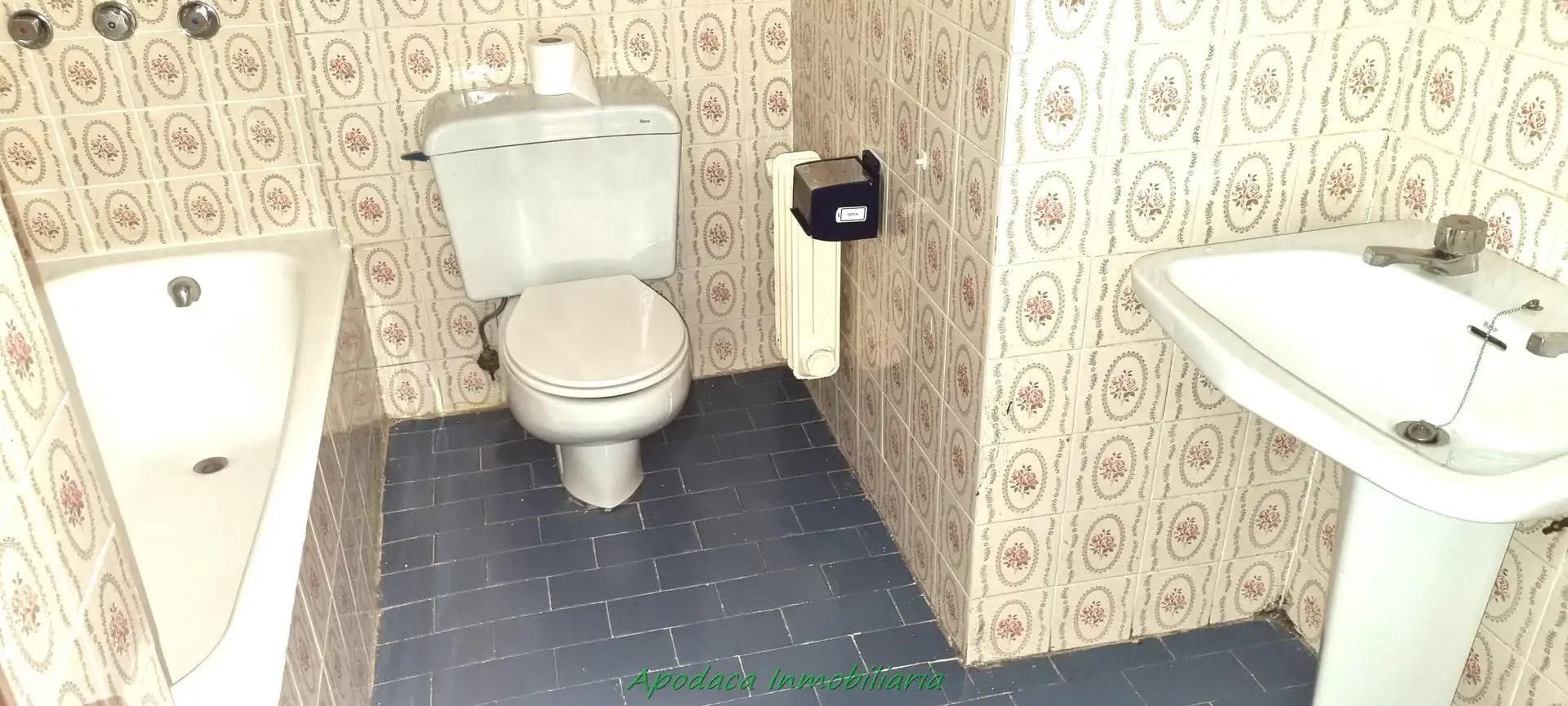 Bathroom of Flat for rent in Bilbao   with Heating, Terrace and Furnished