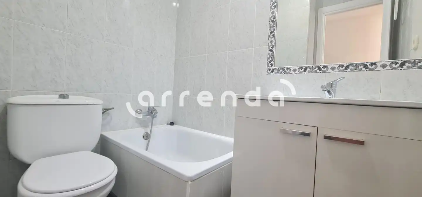 Badezimmer von Wohnung zur Miete in Madrid mit Terrasse und Gemeinschaftspool