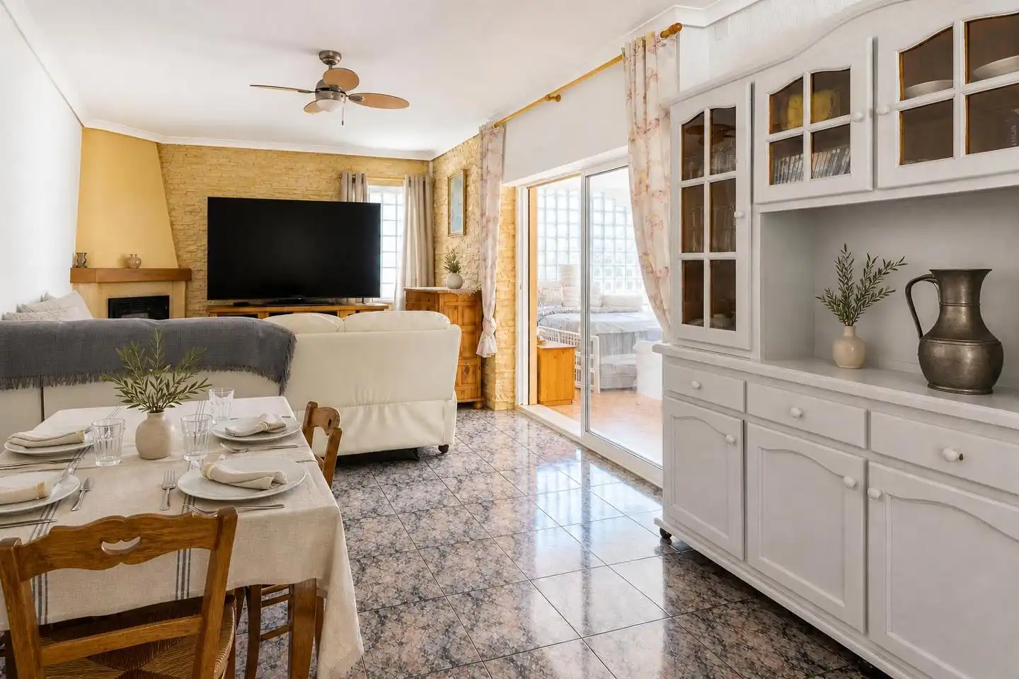 Living room of Houses for sale in Elche / Elx  with Air Conditioner, Private garden and Terrace