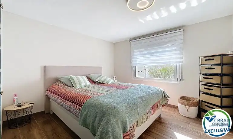Dormitori de Apartament en venda en Roses amb Calefacció, Terrassa i Moblat
