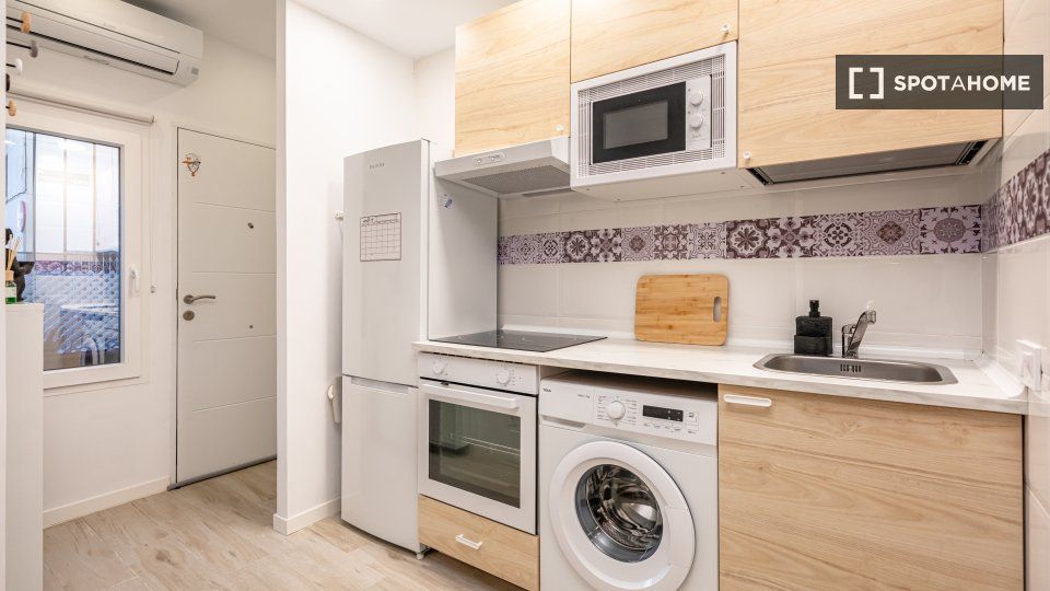 Cocina de Piso de alquiler en  Madrid Capital con Aire acondicionado, Calefacción y Amueblado