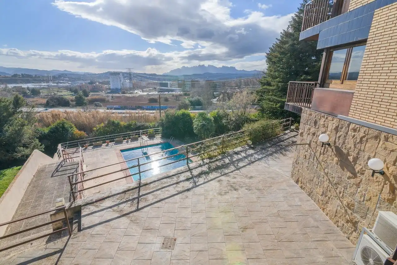 Swimming pool of Houses for sale in Manresa  with Air Conditioner, Heating and Private garden