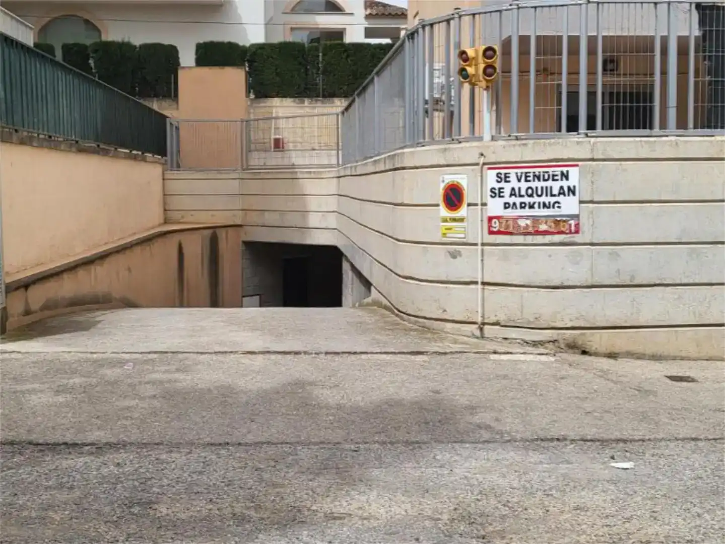 Parking of Garage for rent in Ponent