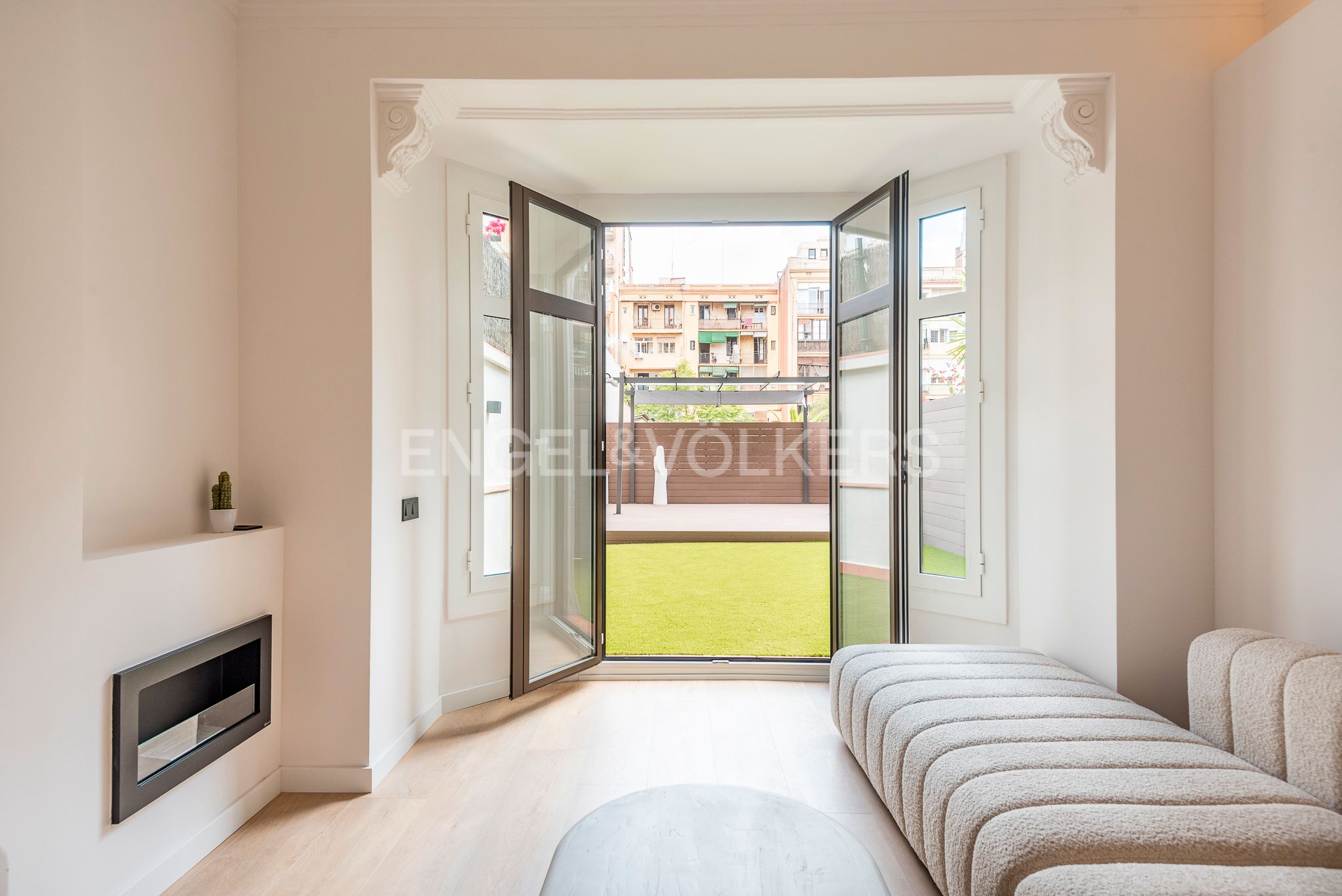 Vista exterior de Apartament en venda en  Barcelona Capital amb Aire condicionat, Calefacció i Jardí privat