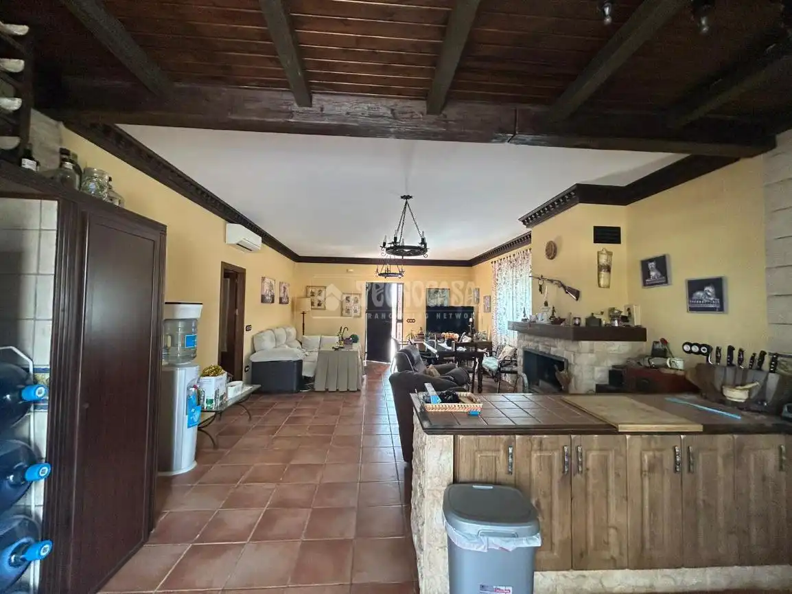 Sala de estar de Finca rústica en venta en Arahal con Aire acondicionado, Calefacción y Jardín privado