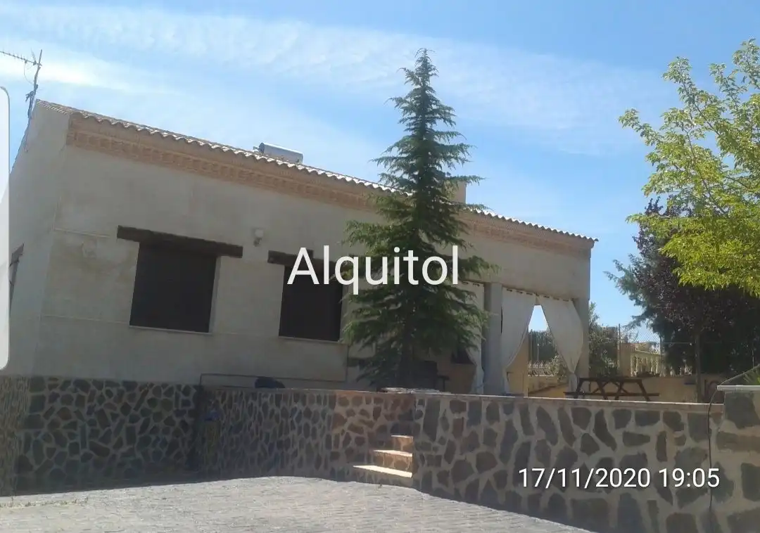 Vista exterior de Casa adosada de alquiler en Cobisa con Calefacción, Jardín privado y Parquet