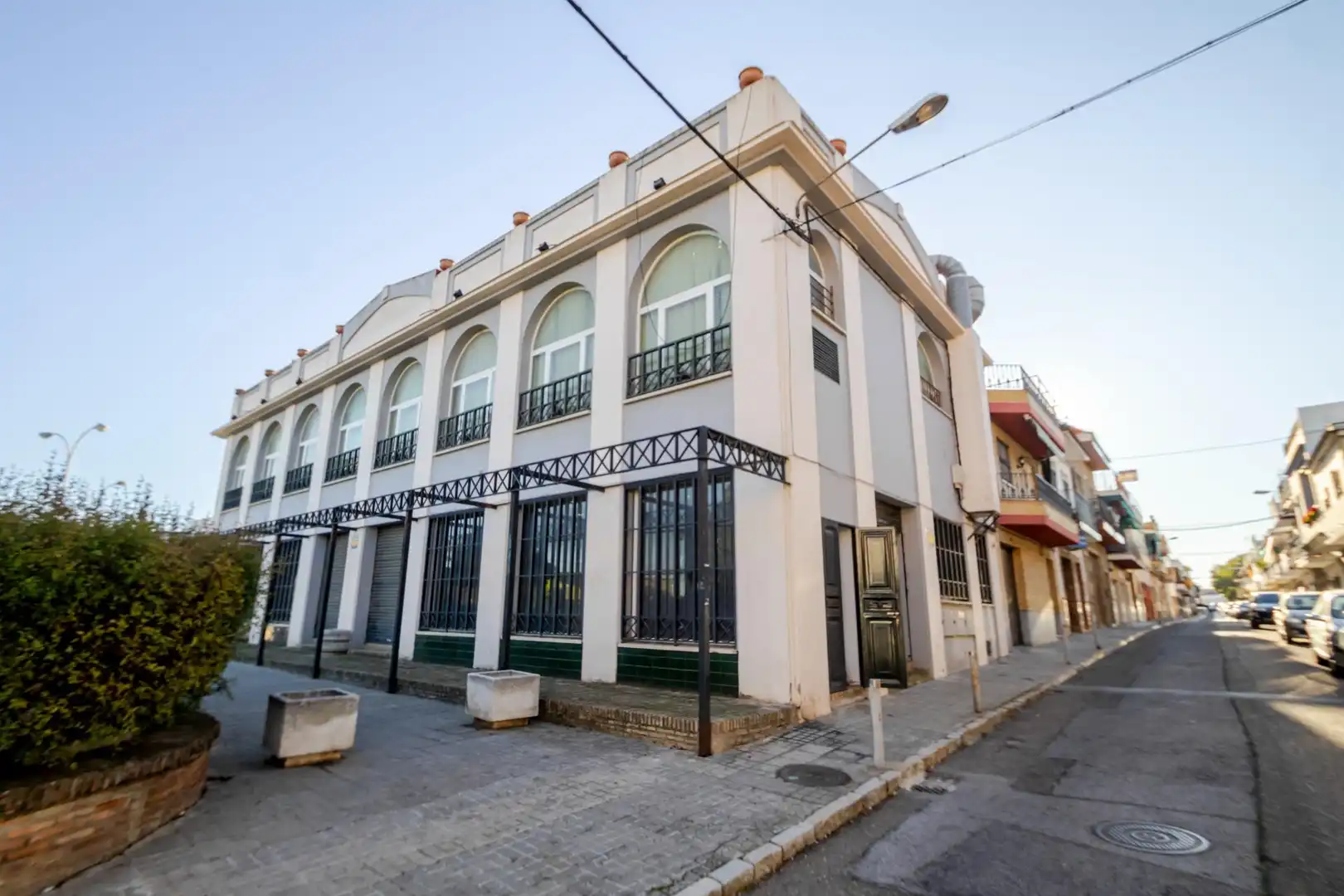 Vista exterior de Edificio en venta en Mairena del Aljarafe