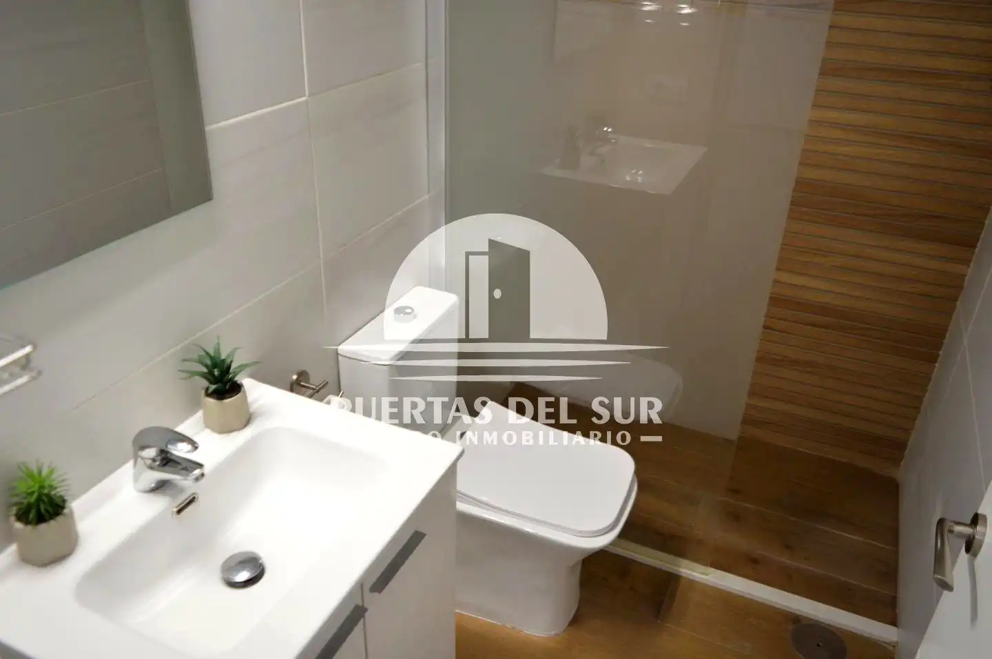 Bathroom of Ground floor for sale in Rota  with Storage room
