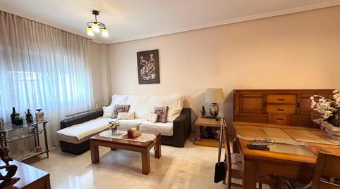 Foto 3 de Casa adosada en venta en Calle Calle Irlanda, 11, Distrito Zeta - Recinto Ferial Cortijo de Torres, Málaga