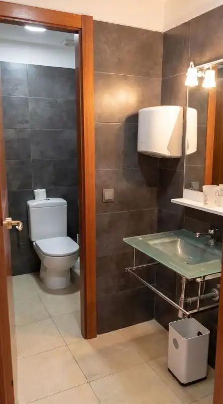 Bany de Oficina de lloguer en Alcalá de Henares amb Calefacció