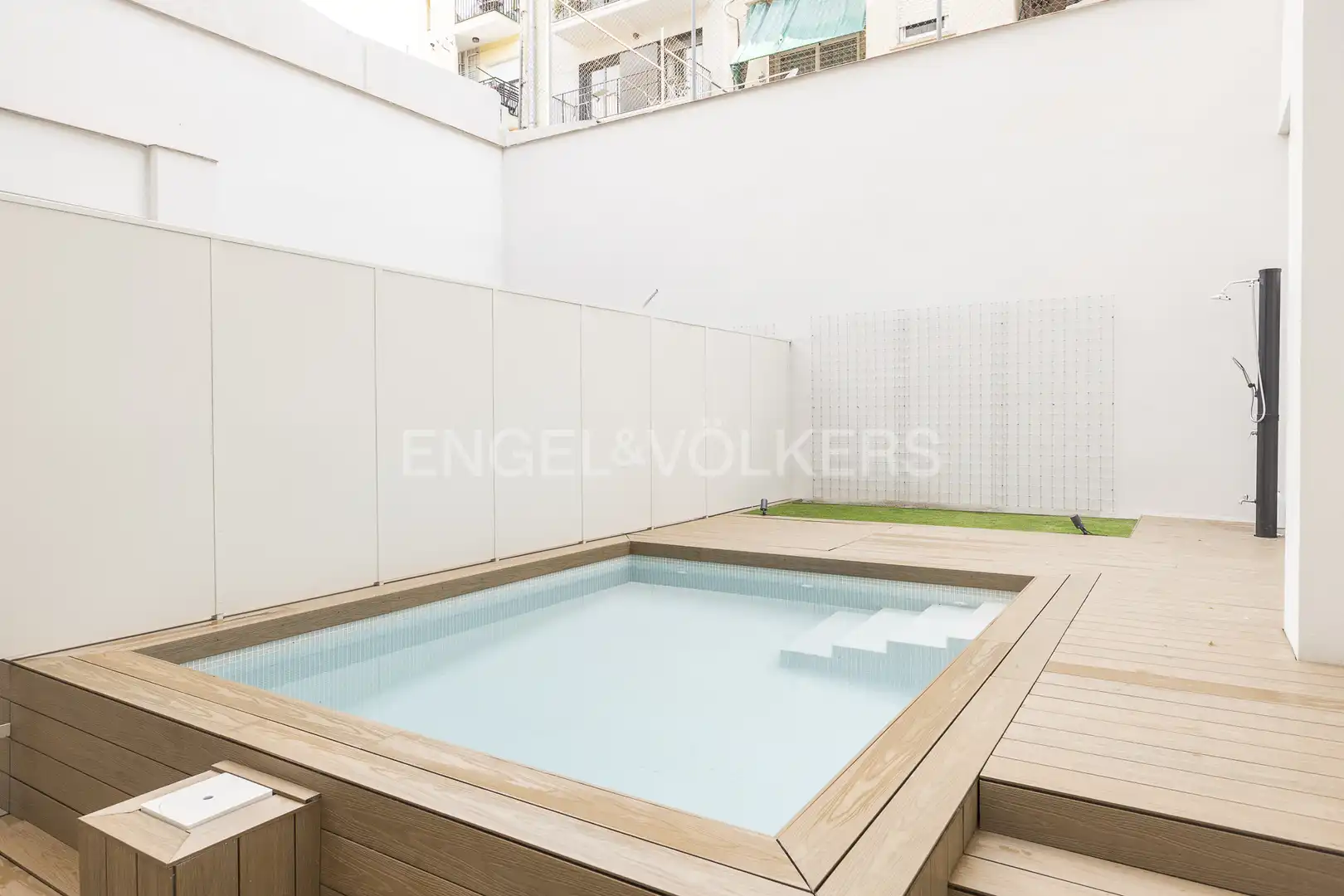 Swimming pool of Apartments for sale in Barcelona  with Air Conditioner, Heating and Private garden